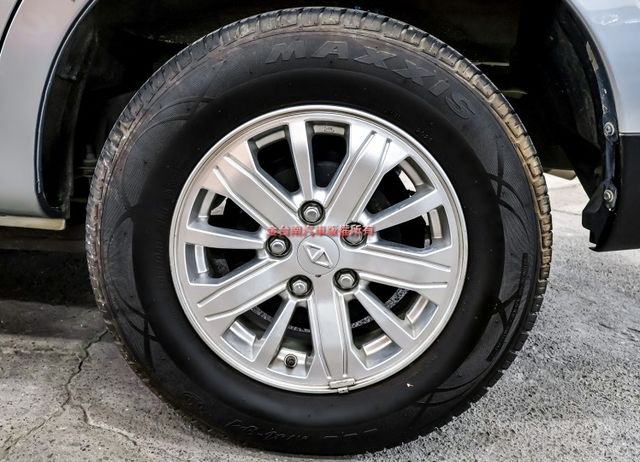 精緻版 一手車 只跑4萬 里程保證 定速 中冷 TCS 雙安 附全額發票 事業打拼好幫手 可全貸 不用殺價就很便宜!  第9張相片