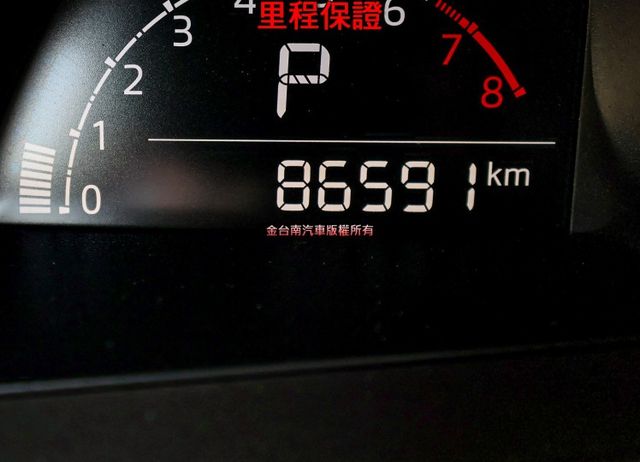 18年式 17/8出廠 五門 尊榮進化版 只跑8.6萬 定速 盲點 iKEY 恆溫 原廠保養 可全貸  第13張相片