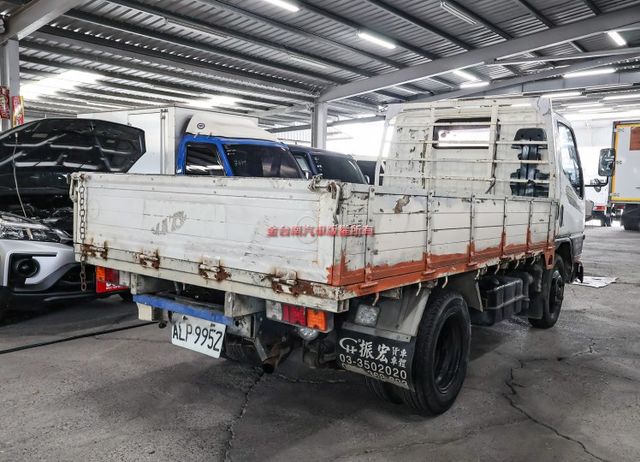 超級3噸半 引擎已整理過 冷氣涼 耐操好開 框式 里程保證 打拼事業好幫手 可全貸  第4張相片