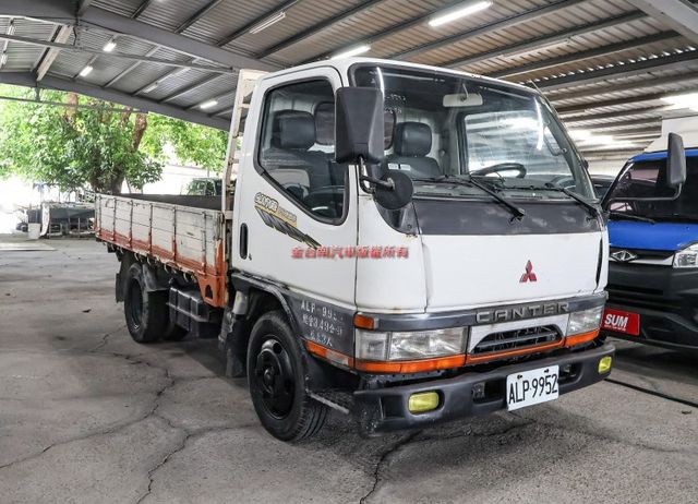 超級3噸半 引擎已整理過 冷氣涼 耐操好開 框式 里程保證 打拼事業好幫手 可全貸  第5張相片