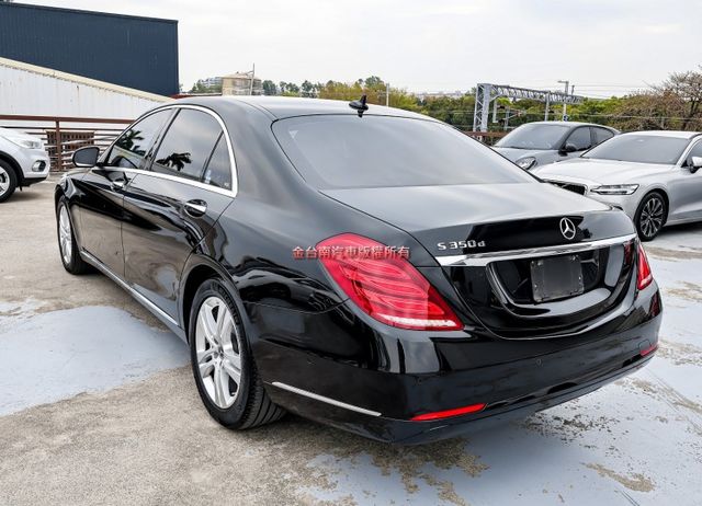 總代理 S350D 長軸版 全車四記憶椅 柏林之音 ACC AEB 車道維持 全車原板件 可全貸 不用殺價就很便宜!  第2張相片