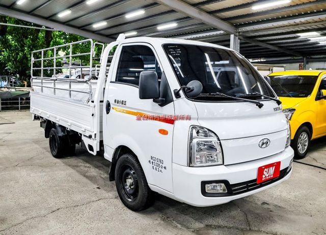 24年式 11月出廠領牌 一手車 只跑1.9萬 手自排 TCS ABS 倒車顯影 摺疊電動尾門 附全額發票 可全貸!  第4張相片