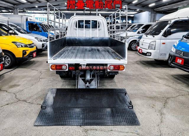 24年式 11月出廠領牌 一手車 只跑1.9萬 手自排 TCS ABS 倒車顯影 摺疊電動尾門 附全額發票 可全貸!  第6張相片