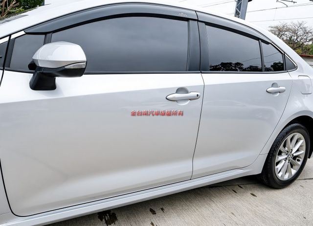 豪華+版 只跑1.9萬 原廠保養 全車原板件 iKEY 盲點 ACC AEB 車道維持 安卓影音 恆溫  可全貸!  第6張相片
