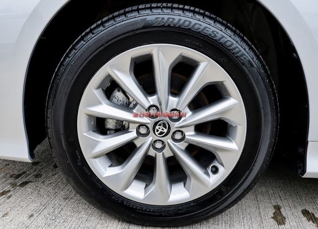 豪華+版 只跑1.9萬 原廠保養 全車原板件 iKEY 盲點 ACC AEB 車道維持 安卓影音 恆溫  可全貸!  第7張相片