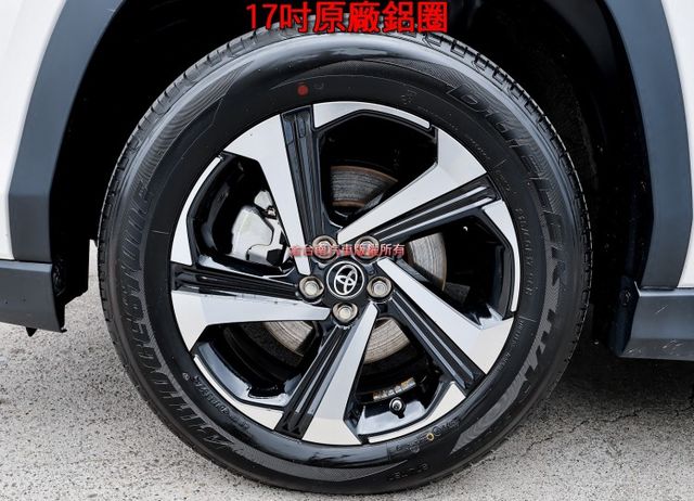 酷動版 25年式 10月出廠領牌 一手只跑8千 iKEY ACC AEB 車載系統 全車八安 可全貸 不用殺價就很便宜!  第7張相片