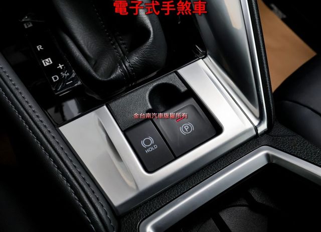 酷動版 25年式 10月出廠領牌 一手只跑8千 iKEY ACC AEB 車載系統 全車八安 可全貸 不用殺價就很便宜!  第18張相片