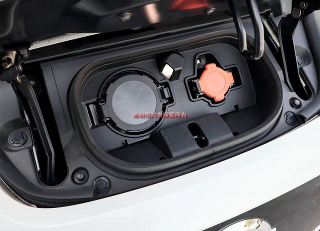 最實惠電動車 ACC AEB 車道偏離 CARPLAY iKEY 盲點 LED頭燈 環景 十安 最長行駛可達311km  第20張相片