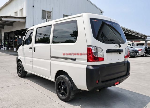 附全額發票 廂式五人座 只跑1.2萬 盲點 ABS TCS 雙安 一手 全車原鈑件 原廠保養 可全貸!  第2張相片