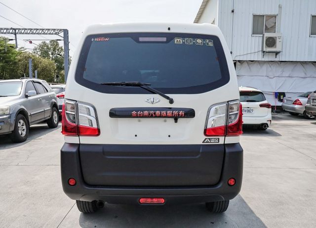 附全額發票 廂式五人座 只跑1.2萬 盲點 ABS TCS 雙安 一手 全車原鈑件 原廠保養 可全貸!  第3張相片