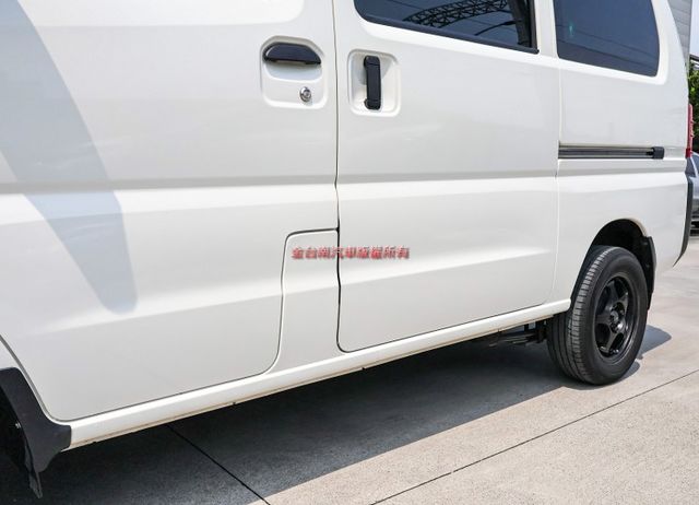 附全額發票 廂式五人座 只跑1.2萬 盲點 ABS TCS 雙安 一手 全車原鈑件 原廠保養 可全貸!  第7張相片