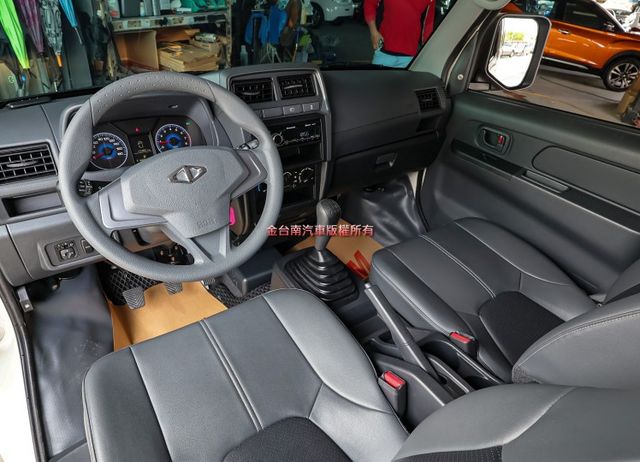 附全額發票 廂式五人座 只跑1.2萬 盲點 ABS TCS 雙安 一手 全車原鈑件 原廠保養 可全貸!  第11張相片