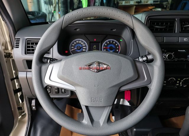 附全額發票 廂式五人座 只跑1.2萬 盲點 ABS TCS 雙安 一手 全車原鈑件 原廠保養 可全貸!  第14張相片