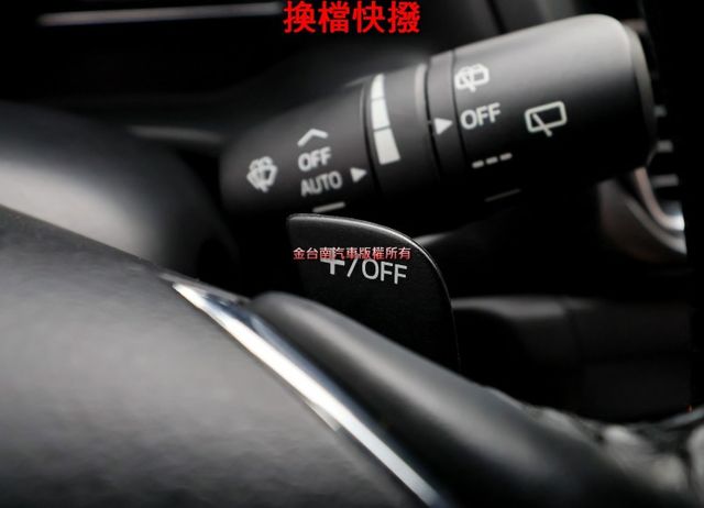 17年式 五門 尊榮安全版 AEB 盲點 倒車顯影 換檔快撥 雙區恆溫 iKEY HUD 少跑里程保證 可全貸!  第14張相片