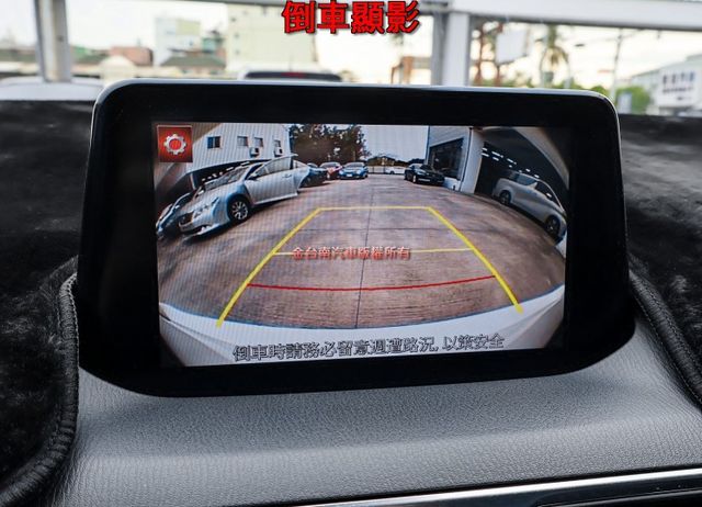 17年式 五門 尊榮安全版 AEB 盲點 倒車顯影 換檔快撥 雙區恆溫 iKEY HUD 少跑里程保證 可全貸!  第17張相片