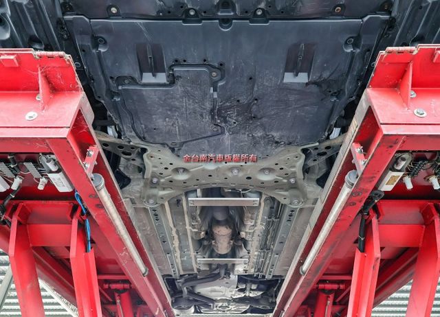 豪華版 只跑3.1萬 ACC AEB 車道維持 恆溫 九安 一手 全車原鈑件 原廠保養 里程保證 可全貸  第17張相片