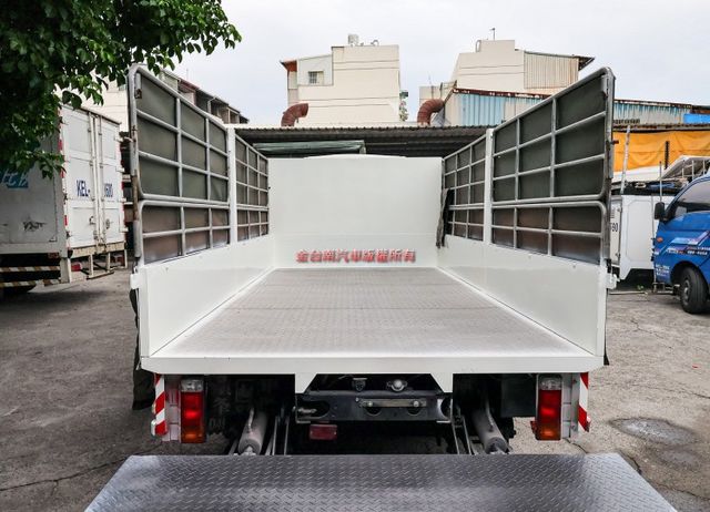 自排 14.5呎 雙活動放併 前後上貨方便 六呎雙芯雙折昇降尾門 啞花鈑 全程原廠保養 一手車 原鈑件 視野輔助 護士帽  第4張相片