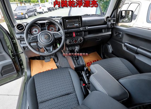 23/9出廠領牌 一手車 只跑3千 全車原板件 跟本新車 4WD 車道偏離 主動煞車 車載系統 恆溫 可全貸!  第10張相片