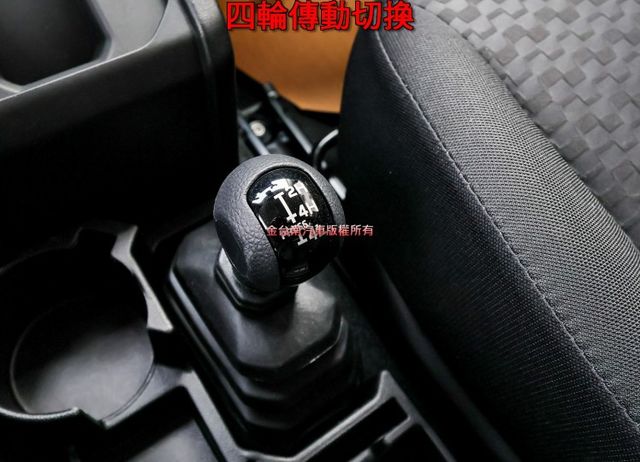 23/9出廠領牌 一手車 只跑3千 全車原板件 跟本新車 4WD 車道偏離 主動煞車 車載系統 恆溫 可全貸!  第19張相片