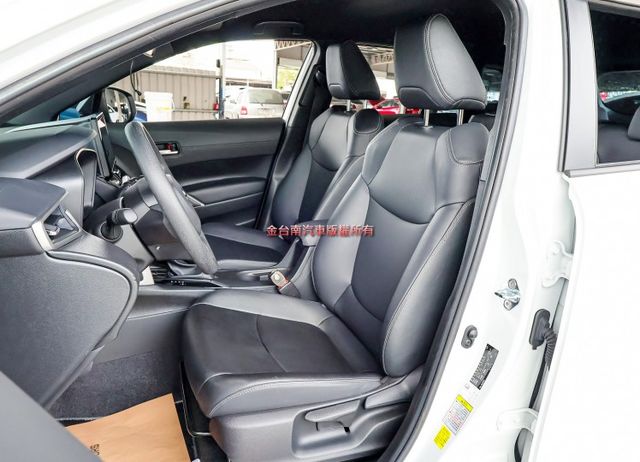 只跑1.3萬 ACC AEB 車道維持 iKEY 車載系統 恆溫 抬頭顯示器 車側警示燈 全車原鈑件 可全貸  第8張相片