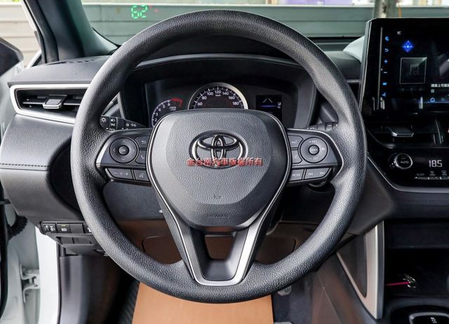 只跑1.3萬 ACC AEB 車道維持 iKEY 車載系統 恆溫 抬頭顯示器 車側警示燈 全車原鈑件 可全貸  第12張相片