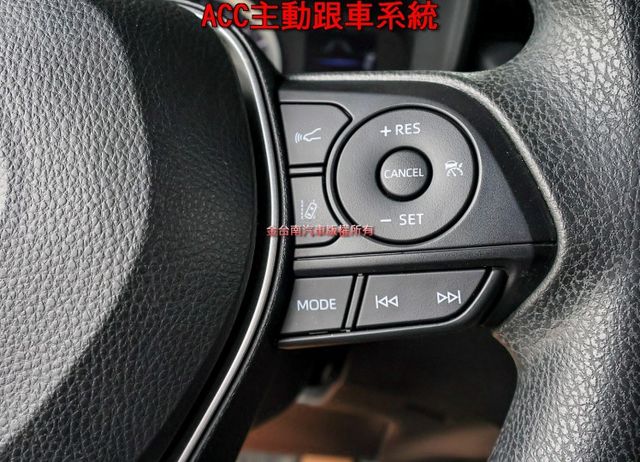 只跑1.3萬 ACC AEB 車道維持 iKEY 車載系統 恆溫 抬頭顯示器 車側警示燈 全車原鈑件 可全貸  第13張相片