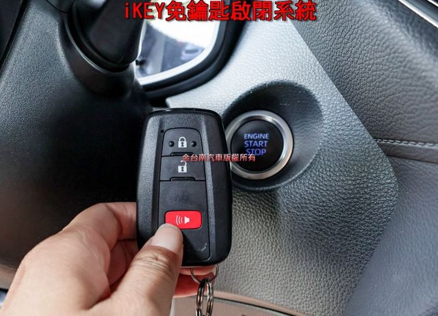 只跑1.3萬 ACC AEB 車道維持 iKEY 車載系統 恆溫 抬頭顯示器 車側警示燈 全車原鈑件 可全貸  第15張相片