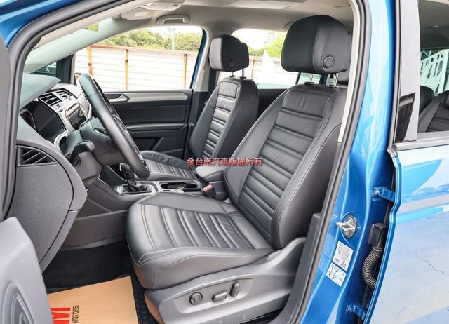 中階Life版 七人座 跑2.7萬 電動椅 雙前電熱椅 電動尾門 LED頭燈 盲點 ACC AEB 一手原鈑件 原廠保養  第7張相片