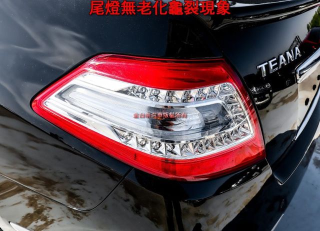 2.5經典版 電動椅 恆溫 iKEY 安卓影音 少跑里程保證 全車原板件 車況超好 可全貸 不用殺價就很便宜!  第6張相片