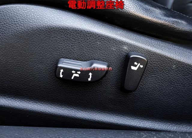 2.5經典版 電動椅 恆溫 iKEY 安卓影音 少跑里程保證 全車原板件 車況超好 可全貸 不用殺價就很便宜!  第11張相片