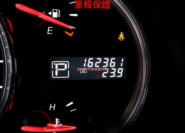 2.5經典版 電動椅 恆溫 iKEY 安卓影音 少跑里程保證 全車原板件 車況超好 可全貸 不用殺價就很便宜!  第13張相片