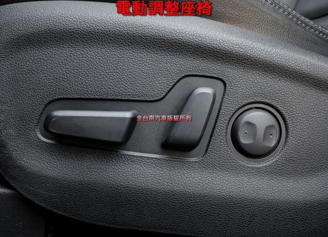 柴油旗艦4WD版 只跑5萬 原廠保養 全景天窗 電動椅 電動尾門 倒車顯影 雙區恆溫 iKEY 可全貸!  第10張相片