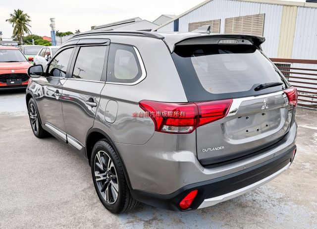 尊貴型 電動椅 電動尾門 ACC AEB 車道偏離 安卓影音 iKEY 雙區恆溫 全車八安 車況超好 可全貸!  第2張相片