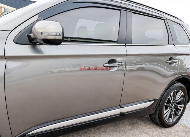 尊貴型 電動椅 電動尾門 ACC AEB 車道偏離 安卓影音 iKEY 雙區恆溫 全車八安 車況超好 可全貸!  第7張相片