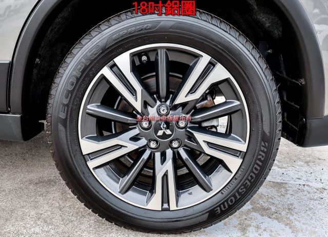尊貴型 電動椅 電動尾門 ACC AEB 車道偏離 安卓影音 iKEY 雙區恆溫 全車八安 車況超好 可全貸!  第8張相片