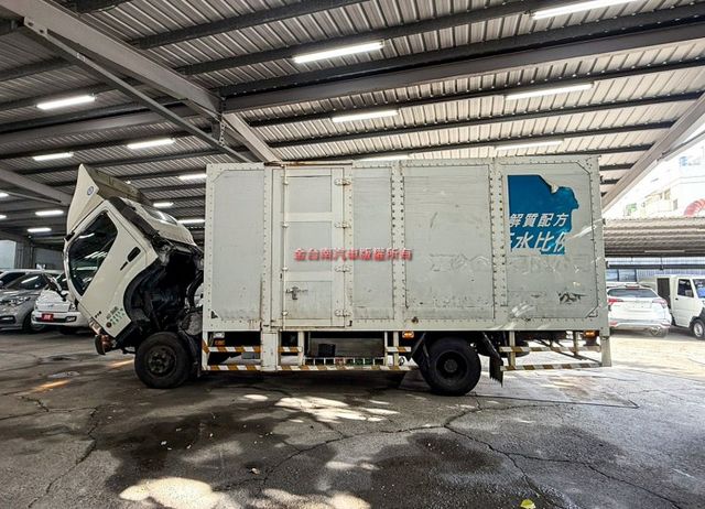 6.5T 4期 自用大貨廂式 一手車 原鈑 定期維護保養完善 耐用的好車 車況超好 內長508 內寬218 內高216  第11張相片