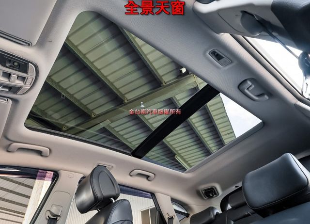 市面少有 4WD柴油旗艦版 少跑全車原板件 全景天窗 電動椅 影音系統 電動尾門 iKEY 可全貸 不用殺價就很便宜!  第11張相片