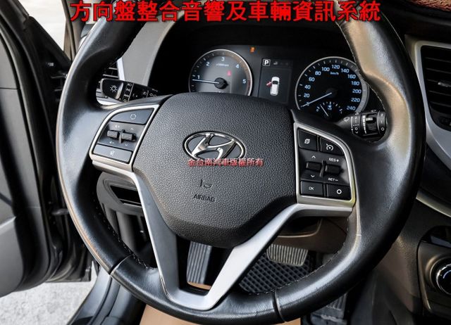 市面少有 4WD柴油旗艦版 少跑全車原板件 全景天窗 電動椅 影音系統 電動尾門 iKEY 可全貸 不用殺價就很便宜!  第13張相片