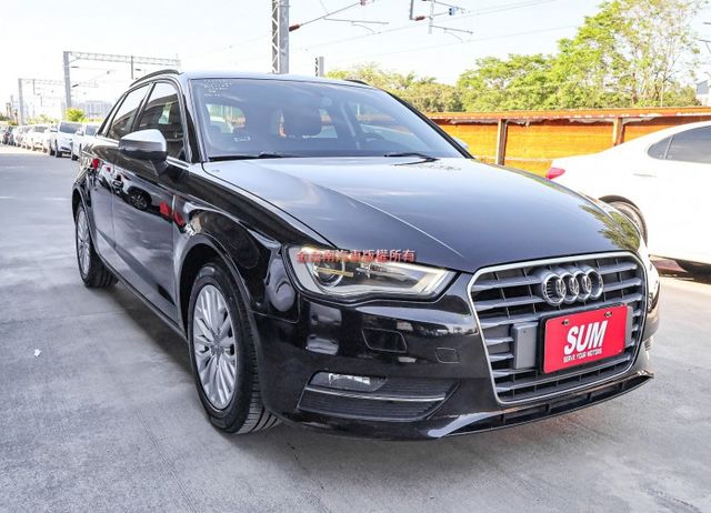 變速箱剛整理好 無菸車 15年式 14/10出廠 30TFSI 定速 ABS 雙區恆溫 衛星導航 快撥 倒車顯影 原鈑件  第5張相片