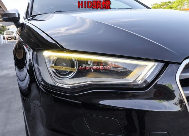 變速箱剛整理好 無菸車 15年式 14/10出廠 30TFSI 定速 ABS 雙區恆溫 衛星導航 快撥 倒車顯影 原鈑件  第7張相片