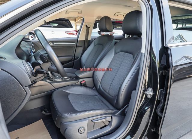 變速箱剛整理好 無菸車 15年式 14/10出廠 30TFSI 定速 ABS 雙區恆溫 衛星導航 快撥 倒車顯影 原鈑件  第8張相片