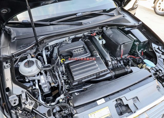 變速箱剛整理好 無菸車 15年式 14/10出廠 30TFSI 定速 ABS 雙區恆溫 衛星導航 快撥 倒車顯影 原鈑件  第19張相片