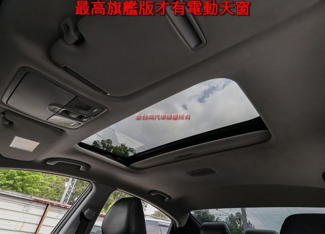 最高旗艦版 雙前輪剛換新 15/10出廠 只跑6.5萬 天窗 TCS iKEY 影音 衛星導航 恆溫 六安 全車原鈑件  第12張相片
