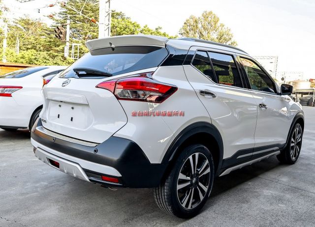智行旗艦版 一手車只跑3.9萬 全車原板件 車況超好 AEB 車道偏離 環景倒車顯影 車載系統 可全貸 不用殺價就很便宜  第2張相片