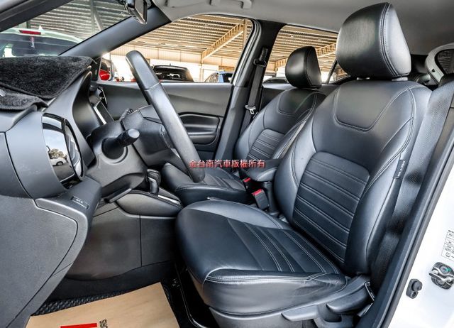 智行旗艦版 一手車只跑3.9萬 全車原板件 車況超好 AEB 車道偏離 環景倒車顯影 車載系統 可全貸 不用殺價就很便宜  第8張相片