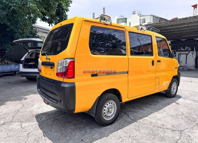 廂式 只跑5.3萬 ABS TCS 車頂置物架 一手 全車原鈑件 里程保證 不用殺價就很便宜!  第2張相片