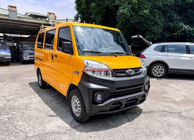 廂式 只跑5.3萬 ABS TCS 車頂置物架 一手 全車原鈑件 里程保證 不用殺價就很便宜!  第3張相片