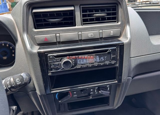 廂式 只跑5.3萬 ABS TCS 車頂置物架 一手 全車原鈑件 里程保證 不用殺價就很便宜!  第9張相片