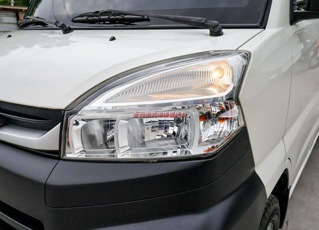 自排 22/12出廠 只跑6.2萬 TCS ABS 雙安 後座冷氣 一手 全車原鈑件 里程保證 附全額發票!  第5張相片