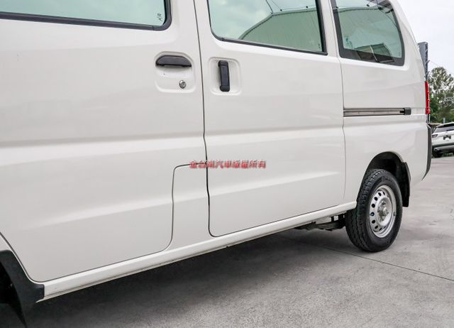 自排 22/12出廠 只跑6.2萬 TCS ABS 雙安 後座冷氣 一手 全車原鈑件 里程保證 附全額發票!  第7張相片